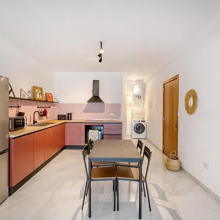 Apartmán Beautiful 1br With Balcony Close To The By 360 Estates *