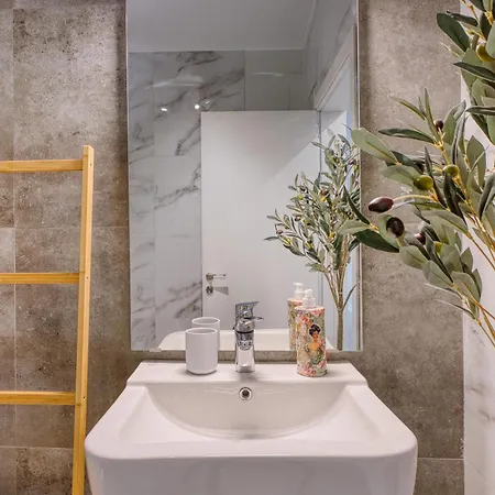 Beautiful 1br With Balcony Close To The By 360 Estates