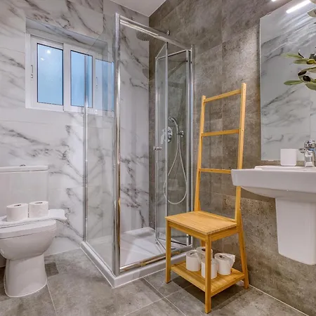 Beautiful 1br With Balcony Close To The By 360 Estates Apartment *